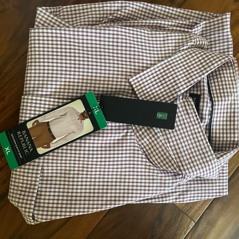 Mens XL long sleeve button down top. New
